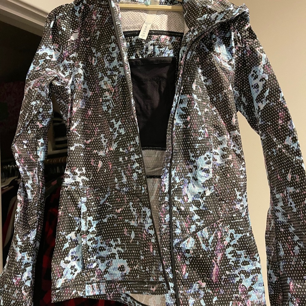 Lululemon multi color windbreaker